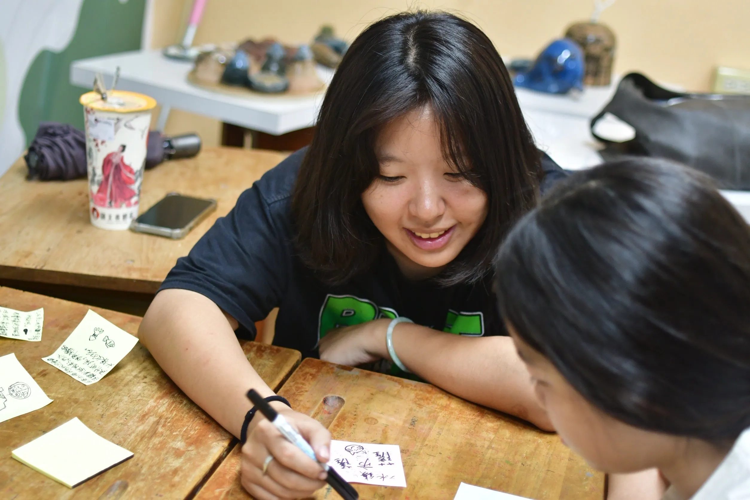 隊輔與孩子互動